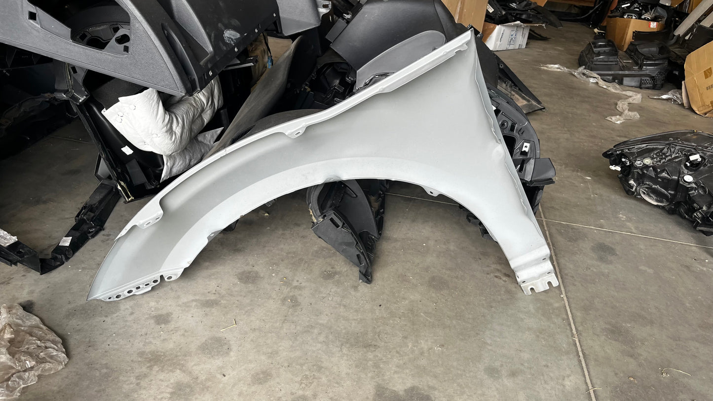 Volvo EX30 десен калник