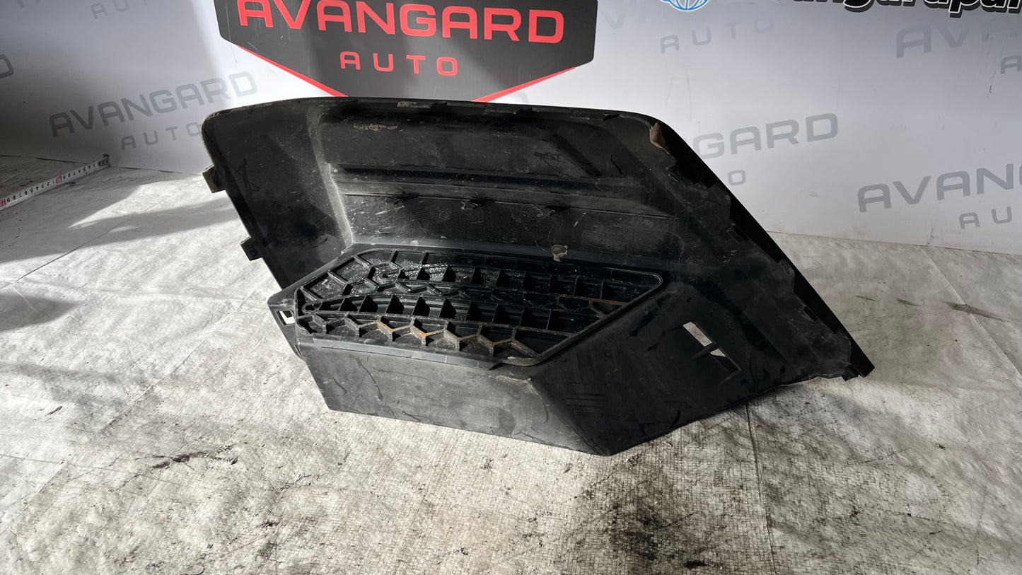 Volkswagen Crafter дясна решетка за халоген