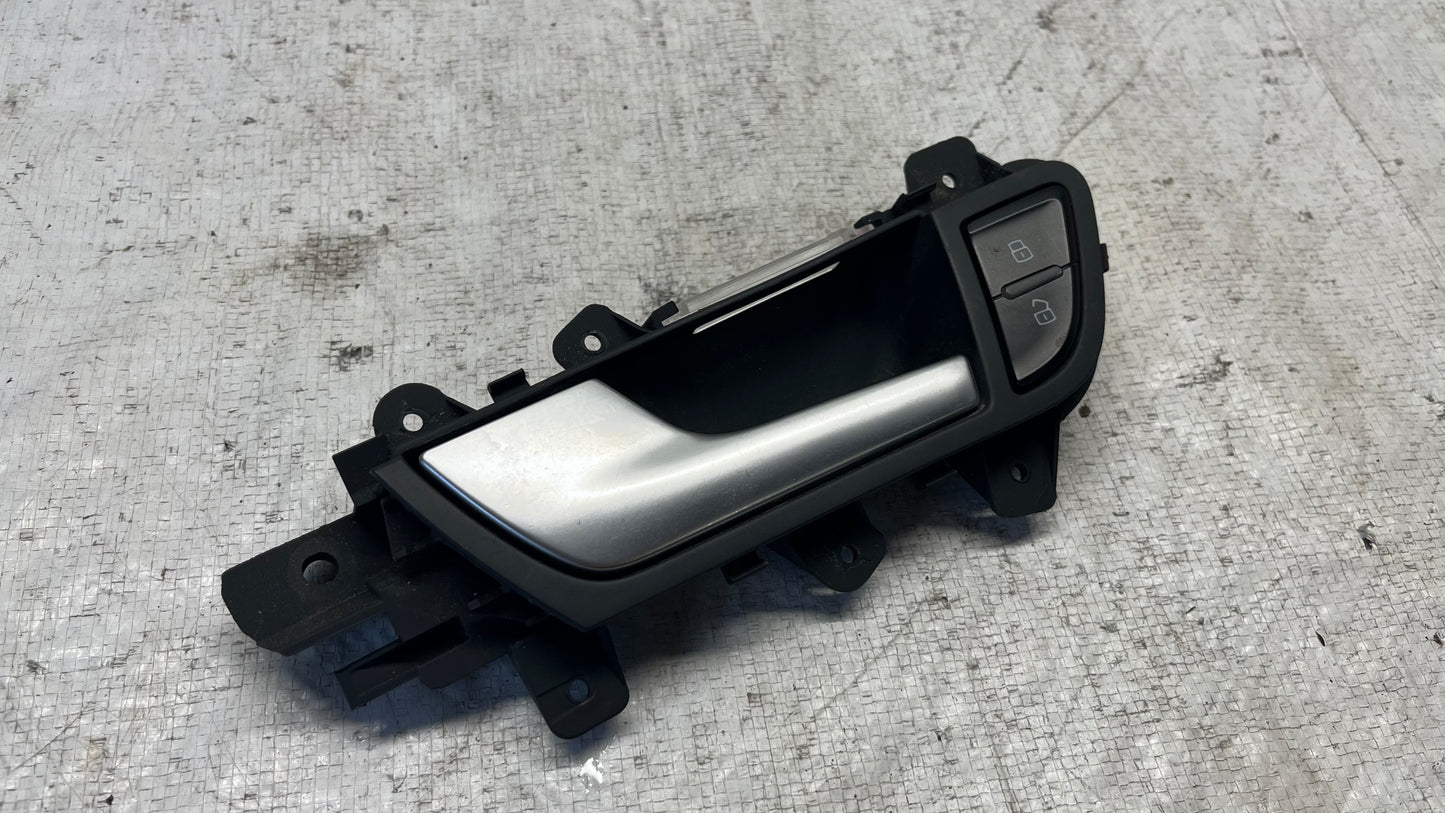 Audi A4 S4 B8 вътрешна дръжка