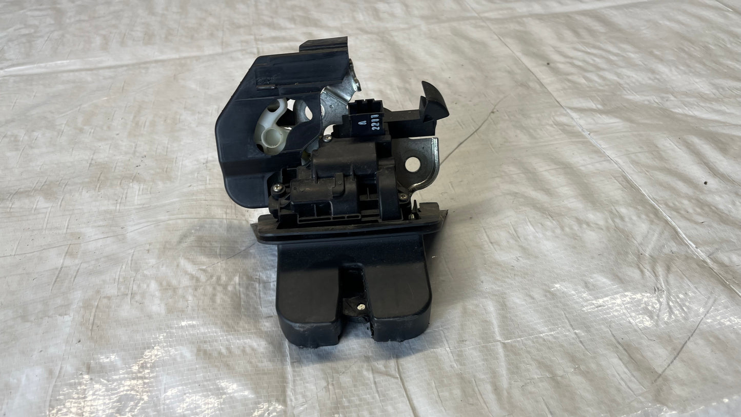 Audi A6 брава за багажник