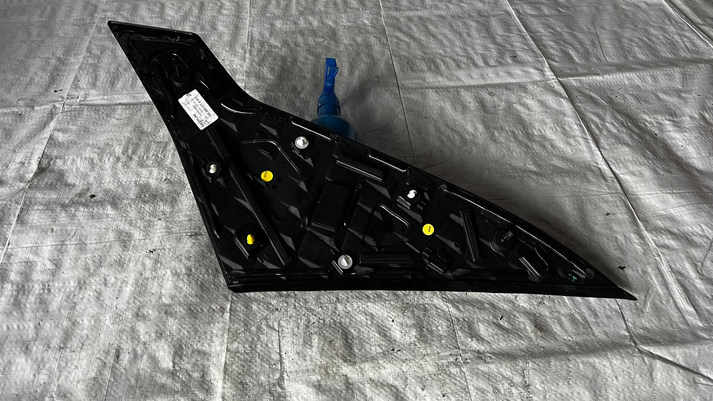 Seat Cupra EV 2023 задна лява екстериорна лайстна