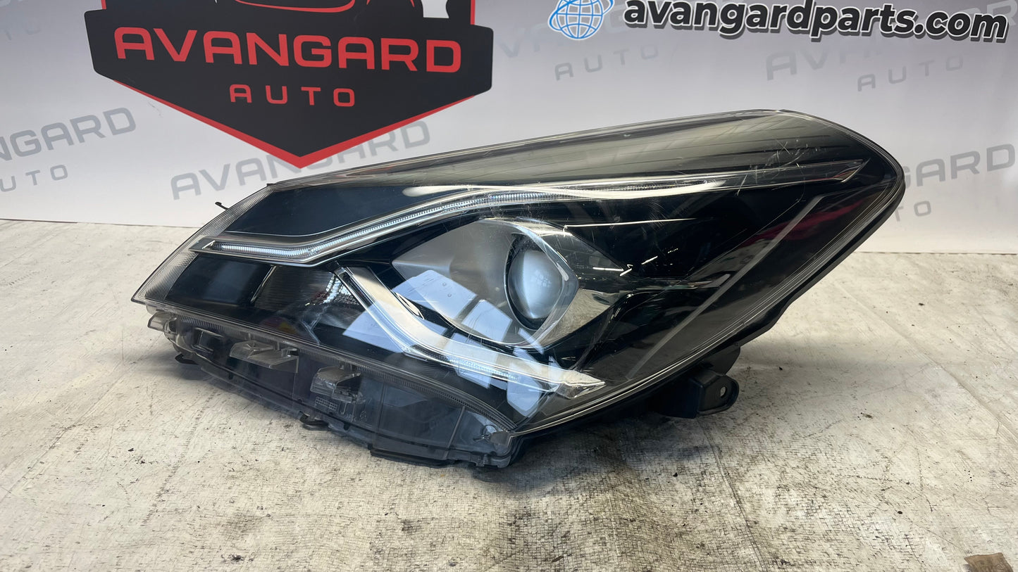 Toyota Yaris 2017- ляв фар