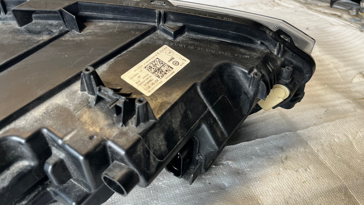 Volkswagen Polo 2G ляв фар