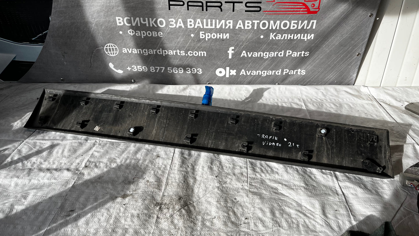 Opel Vivaro B декоративна лайстна задна лява врата