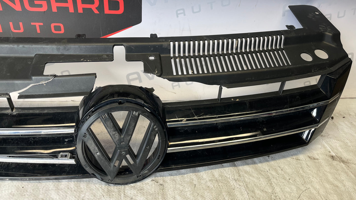 Volkswagen Sharan 7N предна решетка със забележка