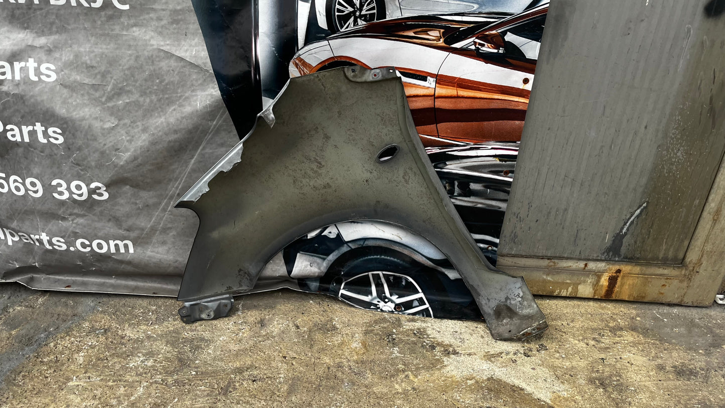 Suzuki Splash десен калник