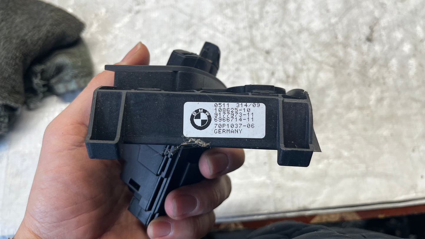 BMW X6 E71 пластмаса ключалка