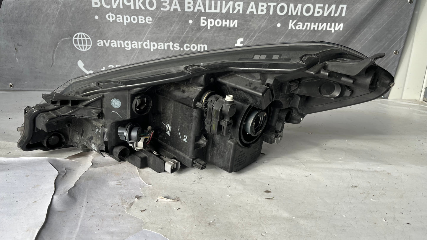 Десен фар Toyota Yaris 3 2017-