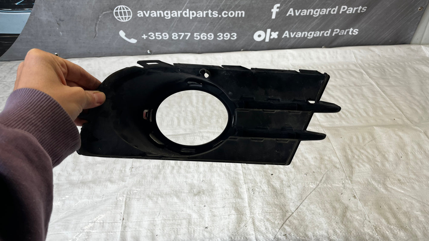 Volkswagen Tiguan 1 дясна решетка за халоген