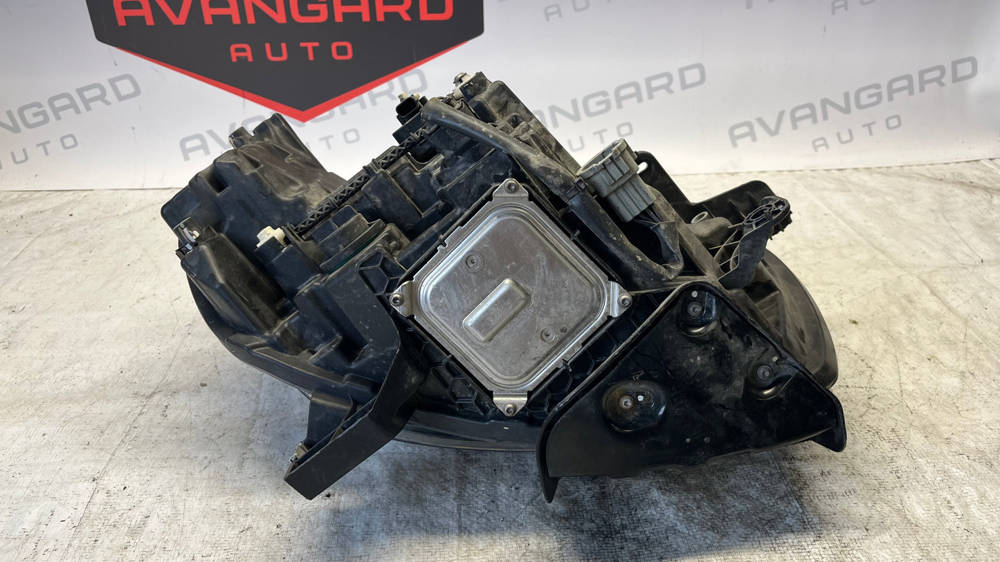 Mercedes X W470 ляв фар