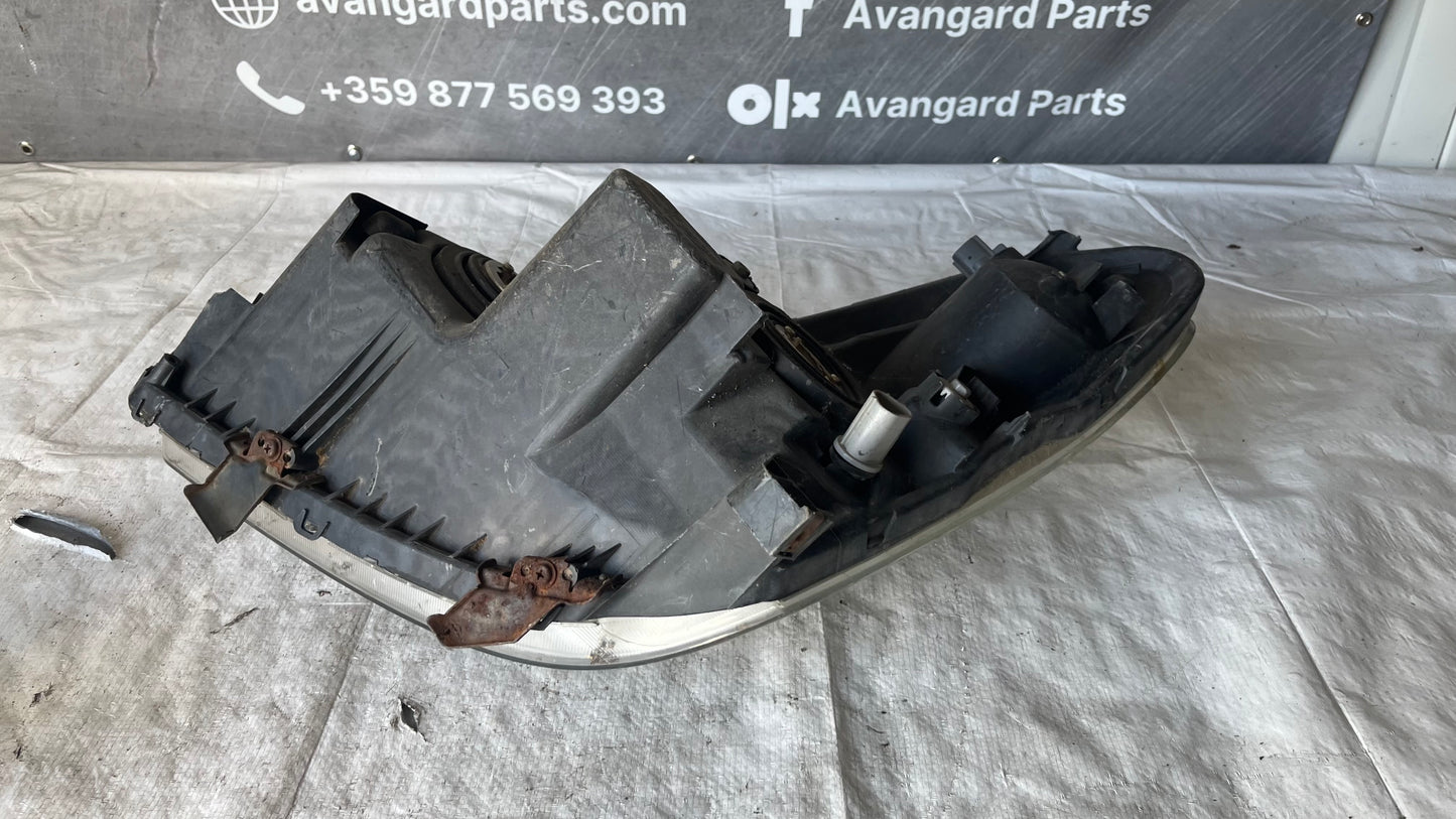 Десен фар Toyota Corolla Verso