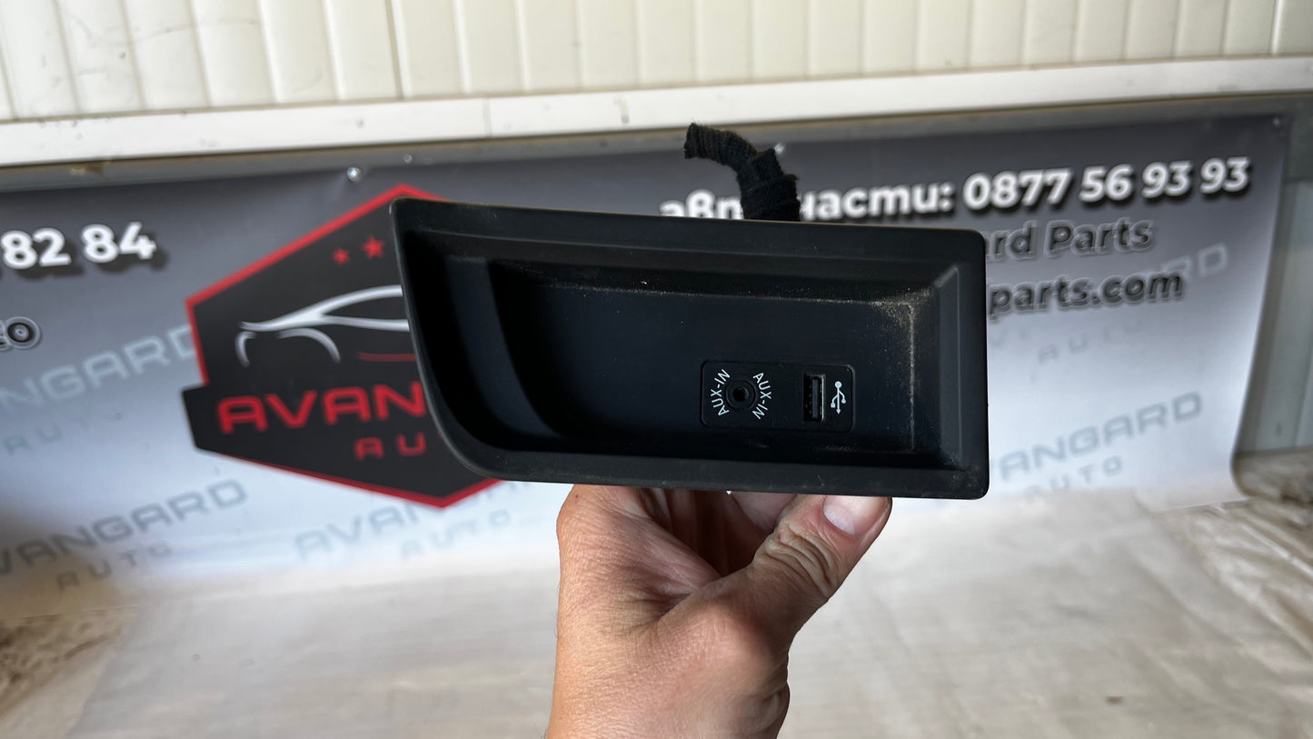 BMW 3 F30 жабка с usb