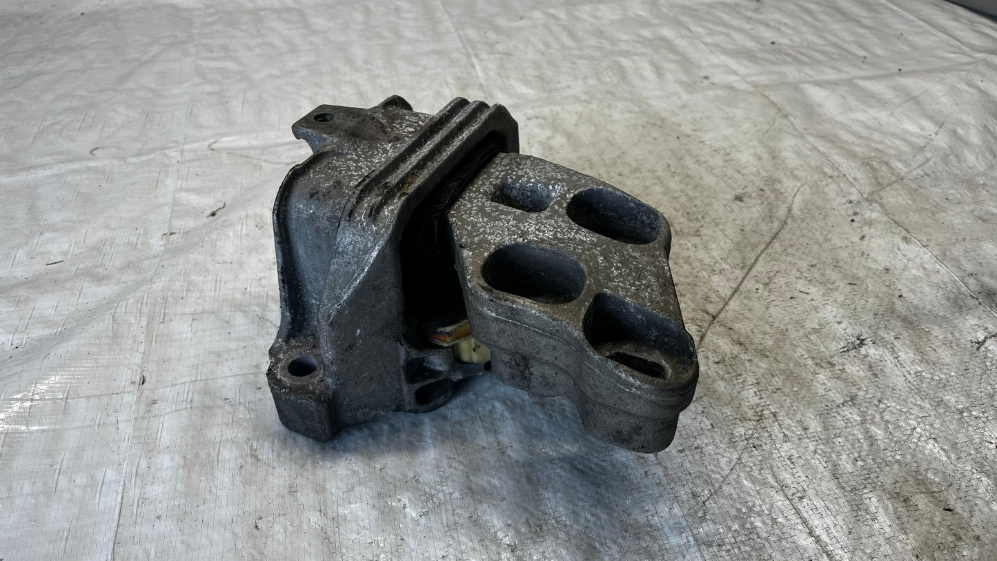 Mercedes GLA W156 лапа двигател