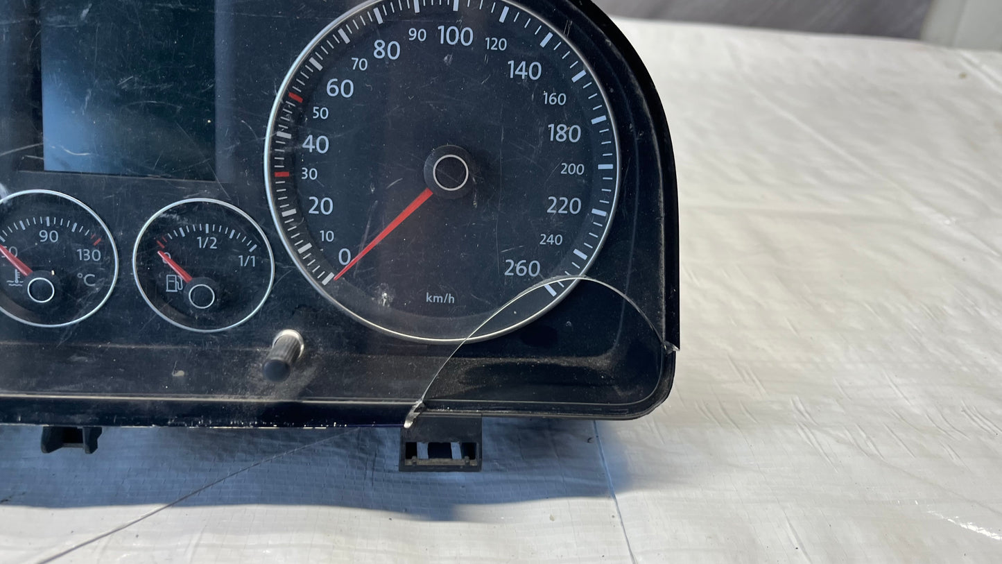 Volkswagen Touran километраж.