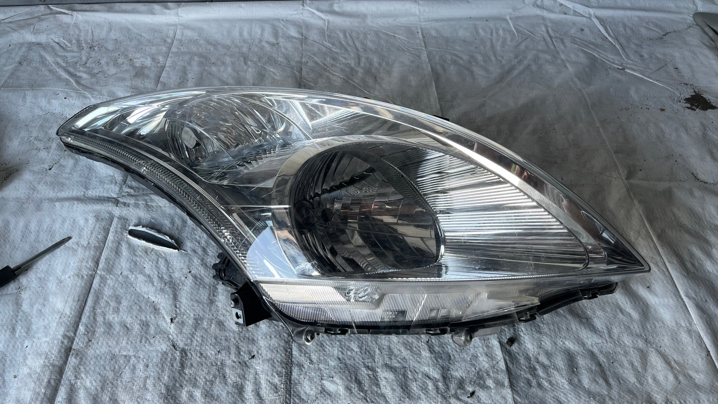 Десен фар Suzuki Swift 2011-