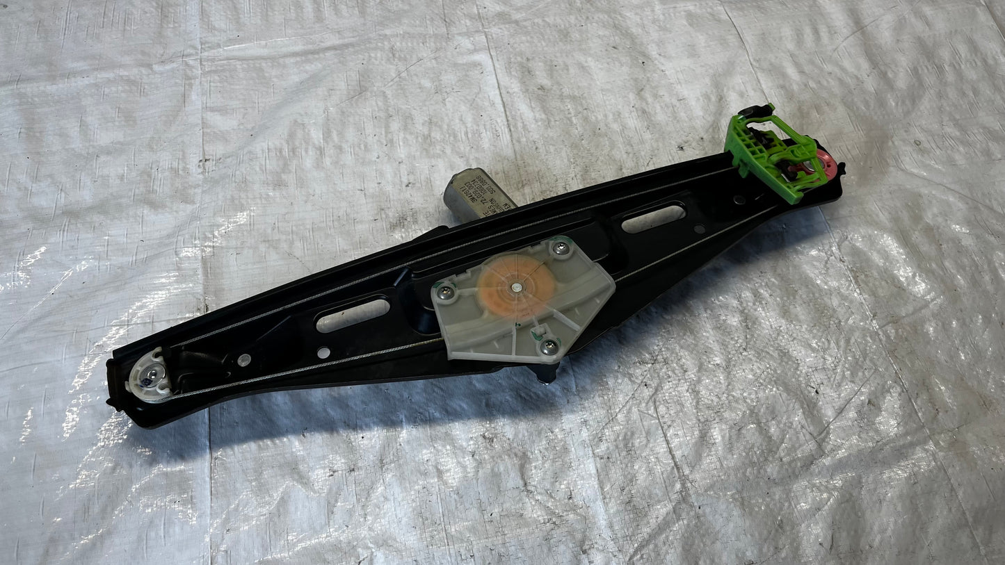 BMW X1 E84 моторче заден десен стъклоповдигач