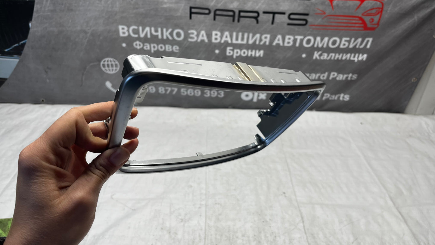 Mercedes CLA 250 рамка на дисплея