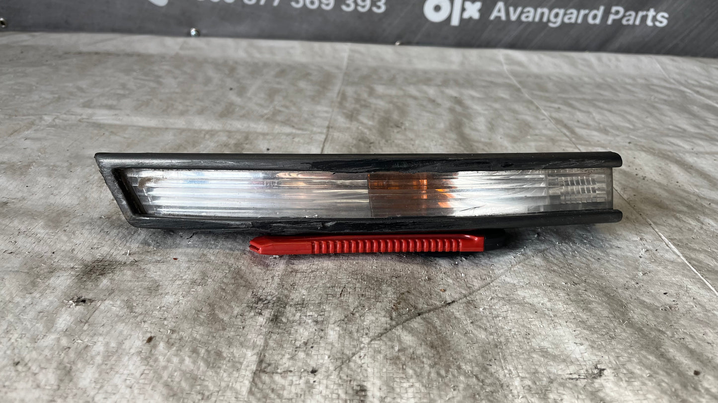 Volkswagen Passat B6 десен мигач