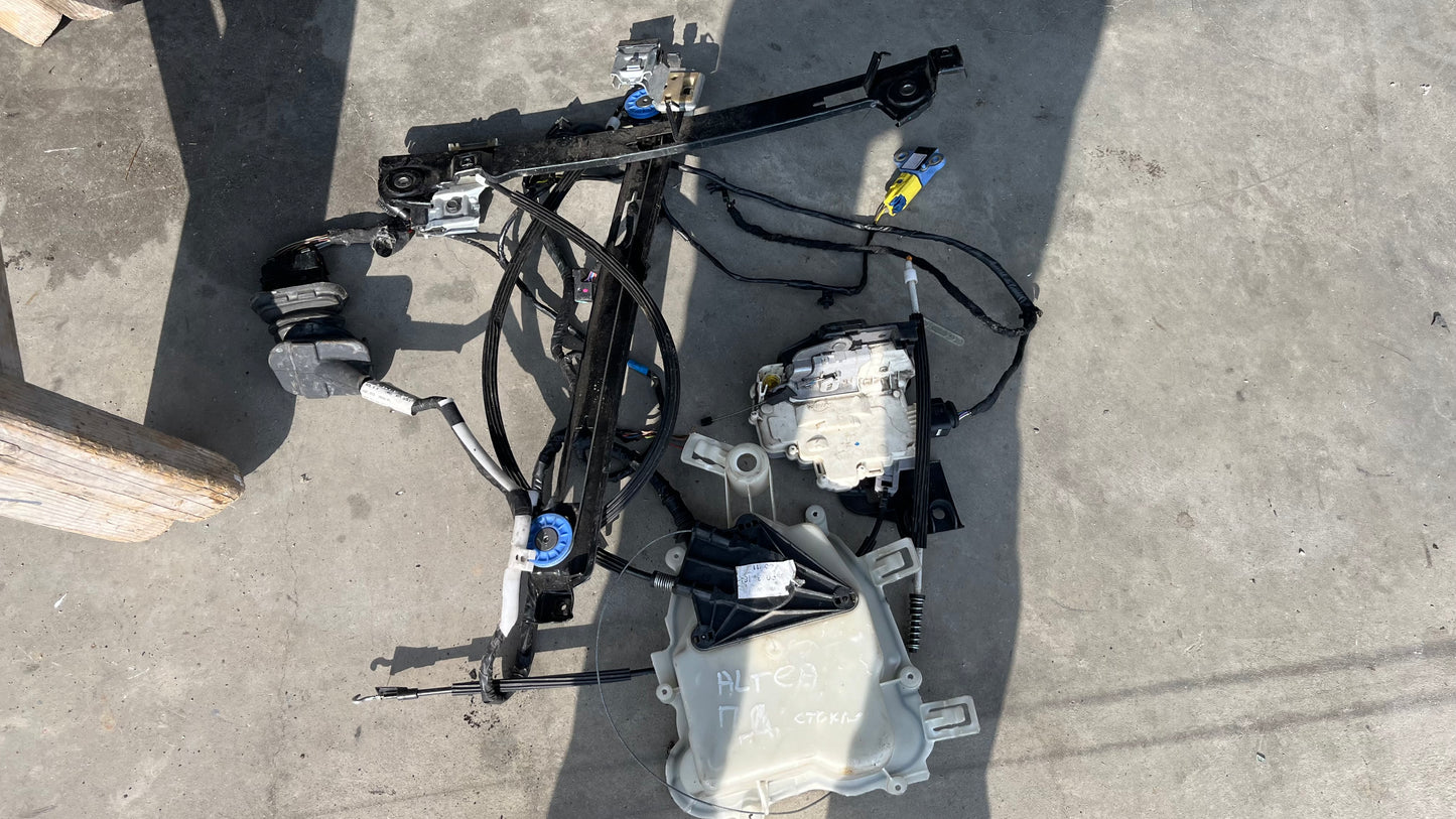 Seat Toledo 3 механизъм преден ляв стъклоповдигач