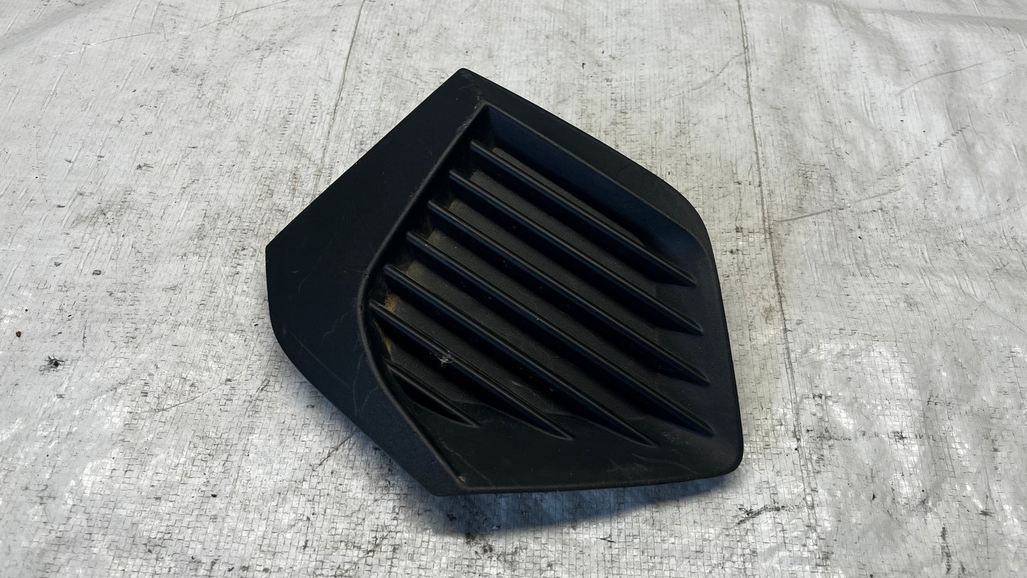 Peugeot 2008 20- дясна решетка за предна броня