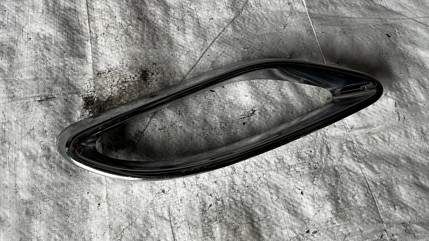 Mercedes C W205 лайстна за ауспух на дифузьор.