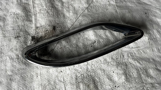 Mercedes C W205 лайстна за ауспух на дифузьор.