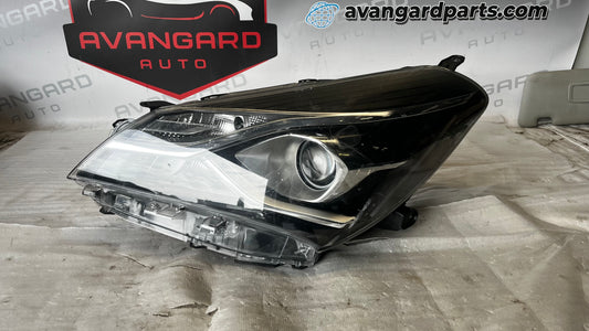 Toyota Yaris 17- десен фар