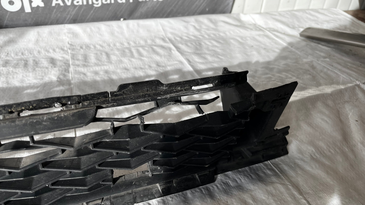 Skoda Karoq предна решетка