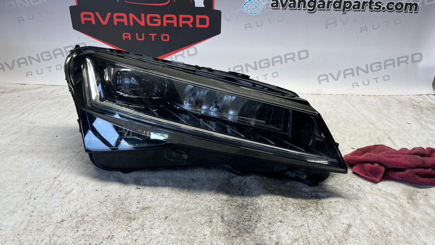 Skoda Superb 3 Lift 19- десен фар