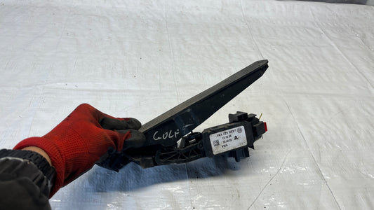 Volkswagen Golf 5 педал за газ