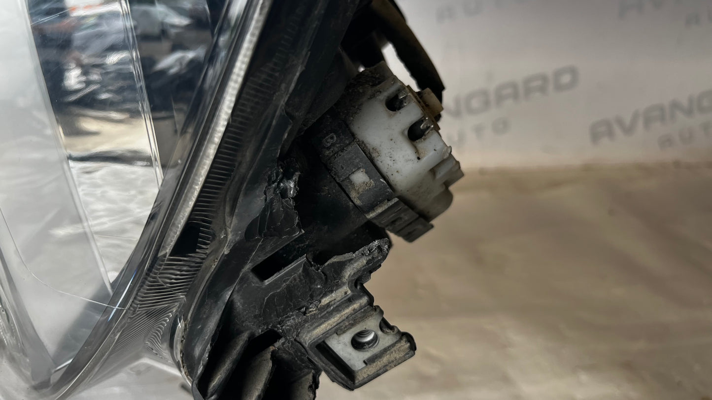 Subaru Outback ляв фар