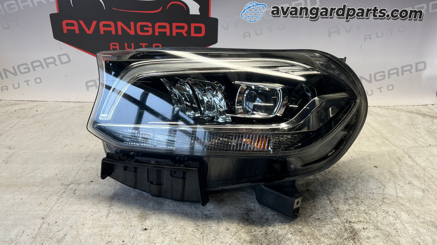 Mercedes X W470 ляв фар