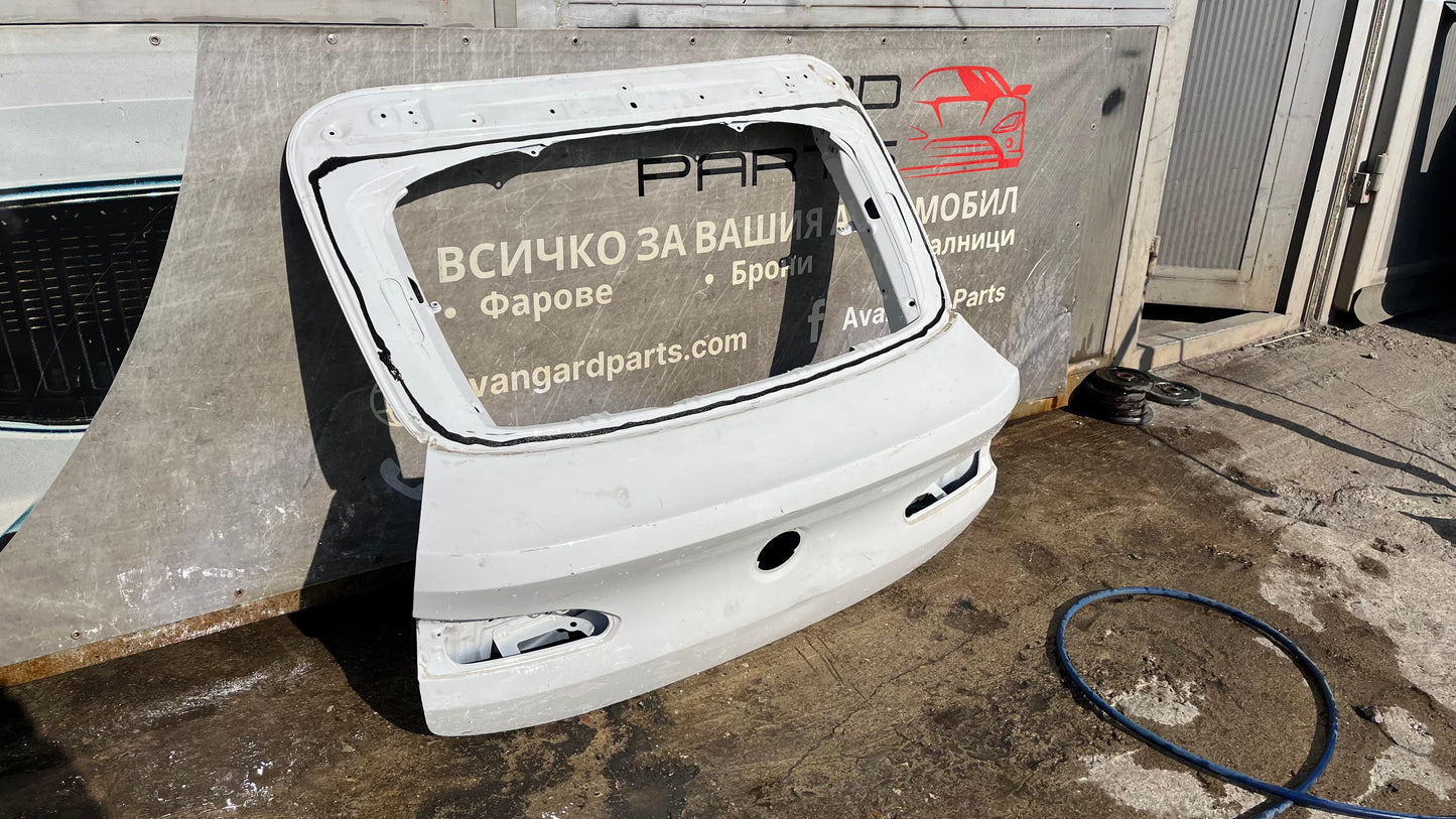 Багажна врата Volvo XC40 2018-2022
