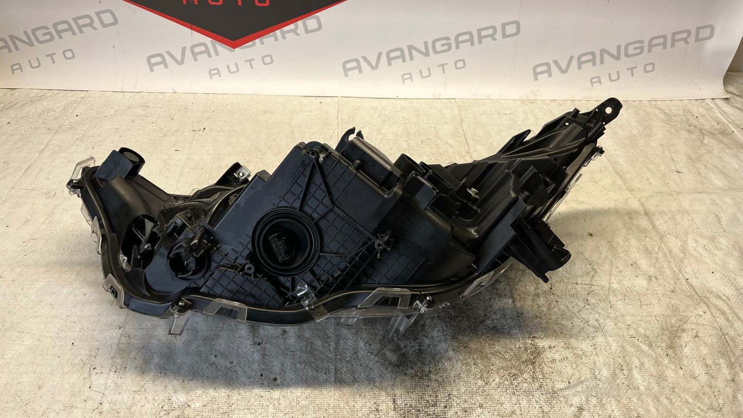 Toyota RAV4 5 22- десен фар