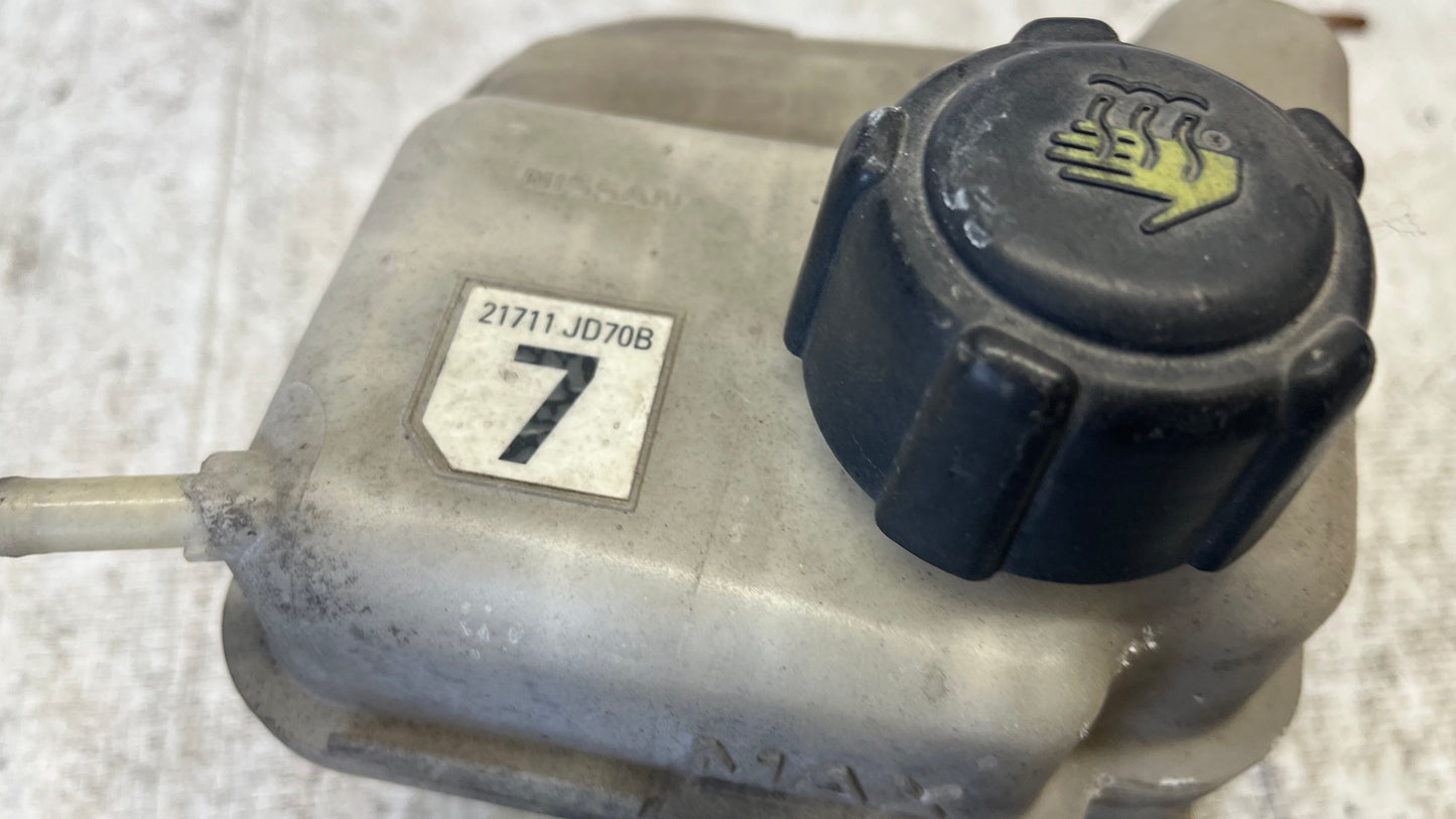 Nissan Qashqai 08- казанче за антифриз