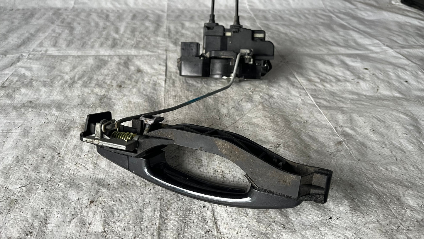 Chevrolet Captiva 12- външна дръжка и брава на предна лява врата