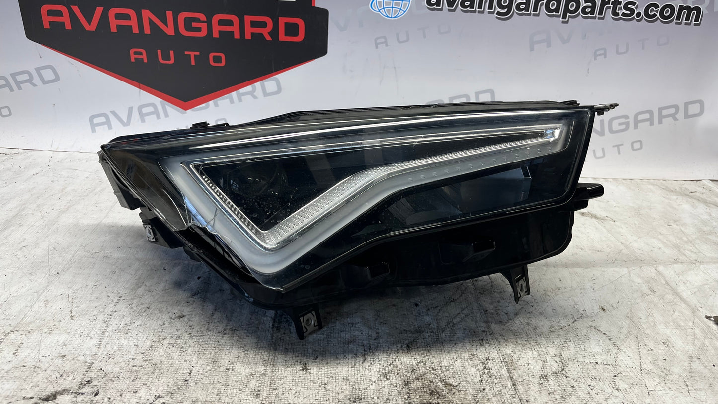 Seat Ateca Lift 20- десен фар