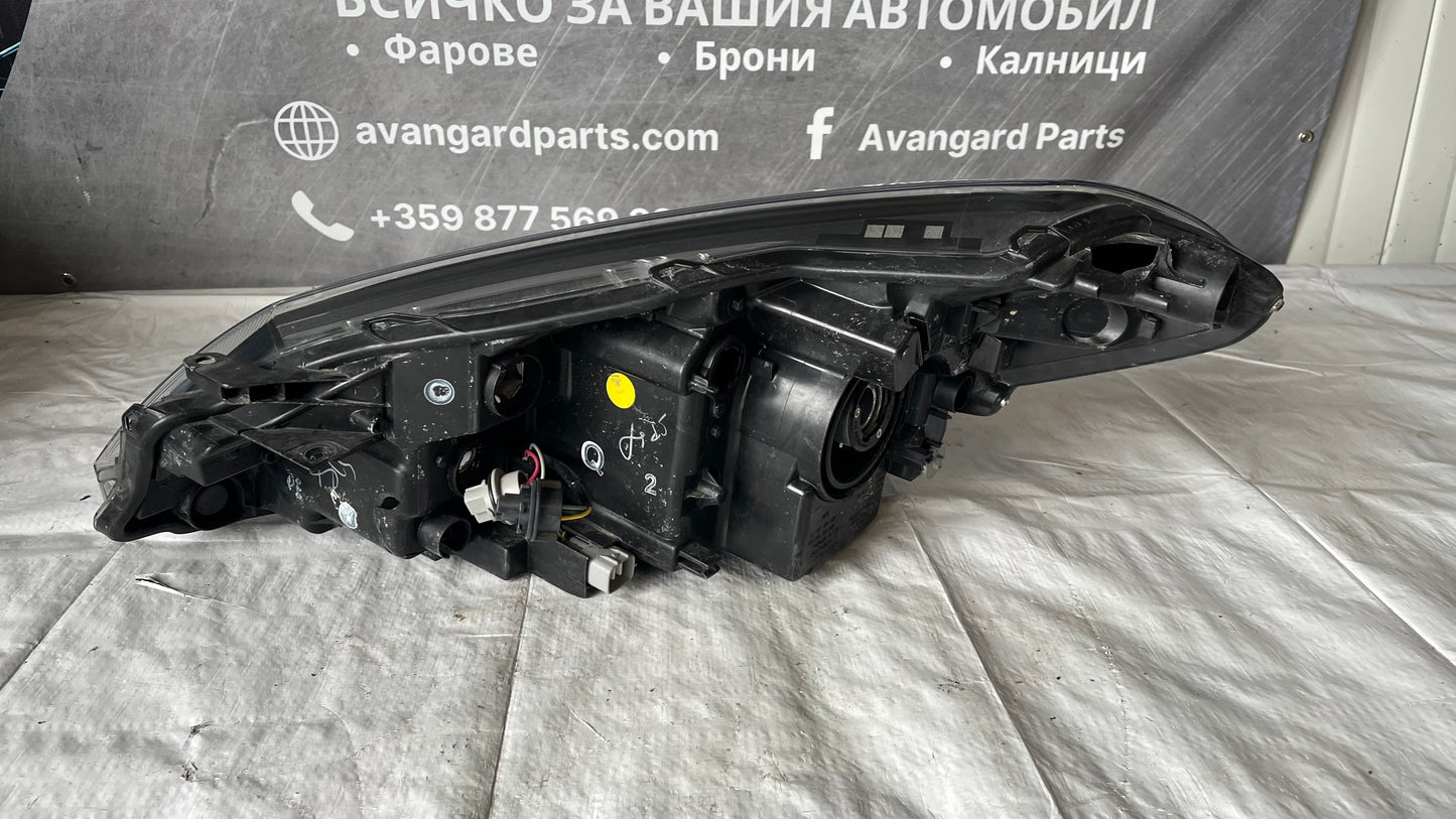 Десен фар Toyota Yaris 3 2017-