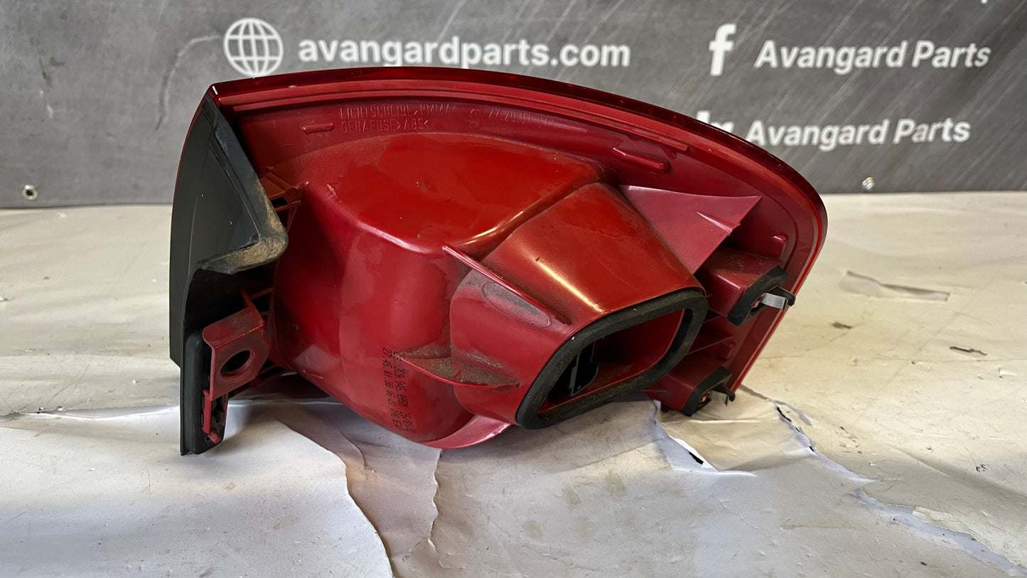 Ляв стоп Volkswagen Passat B6 2005-2011