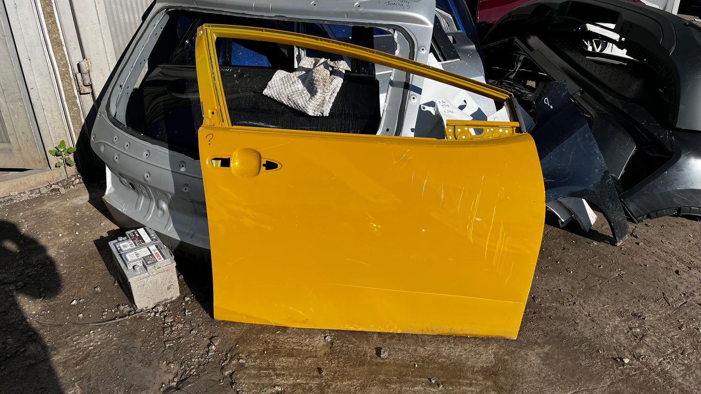 Toyota Prius ZVW60 предна дясна врата