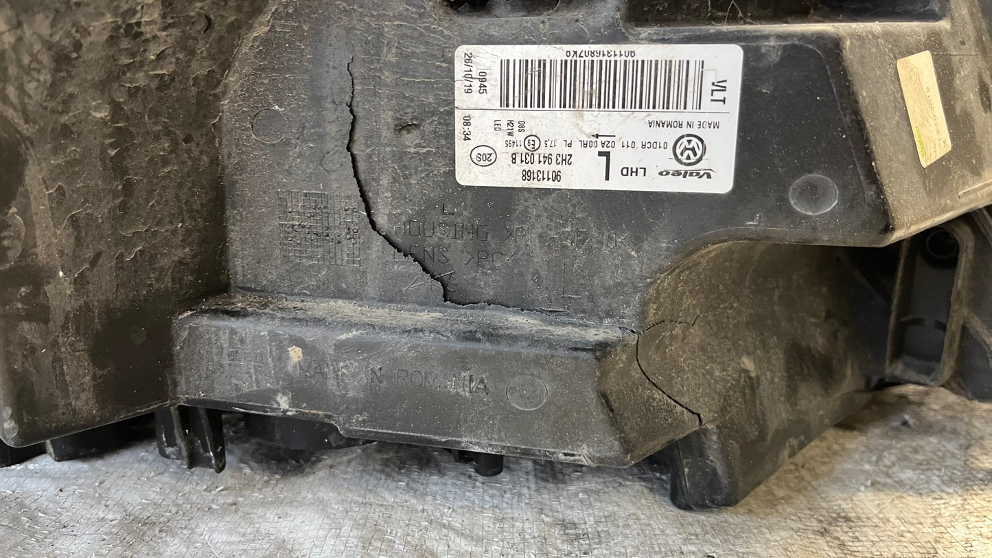 Volkswagen Amarok 17- ляв фар