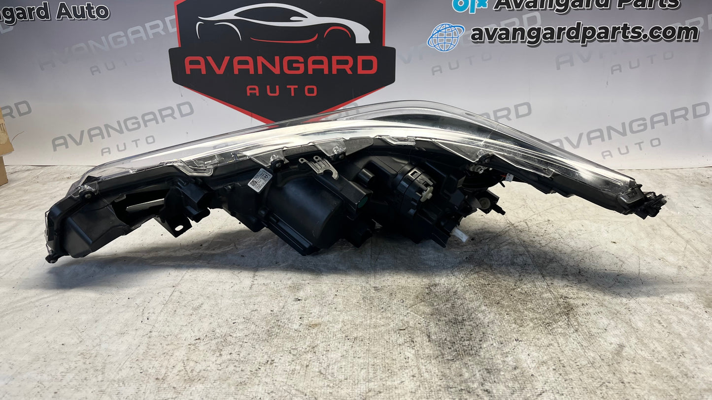 Toyota Corolla E210 десен фар