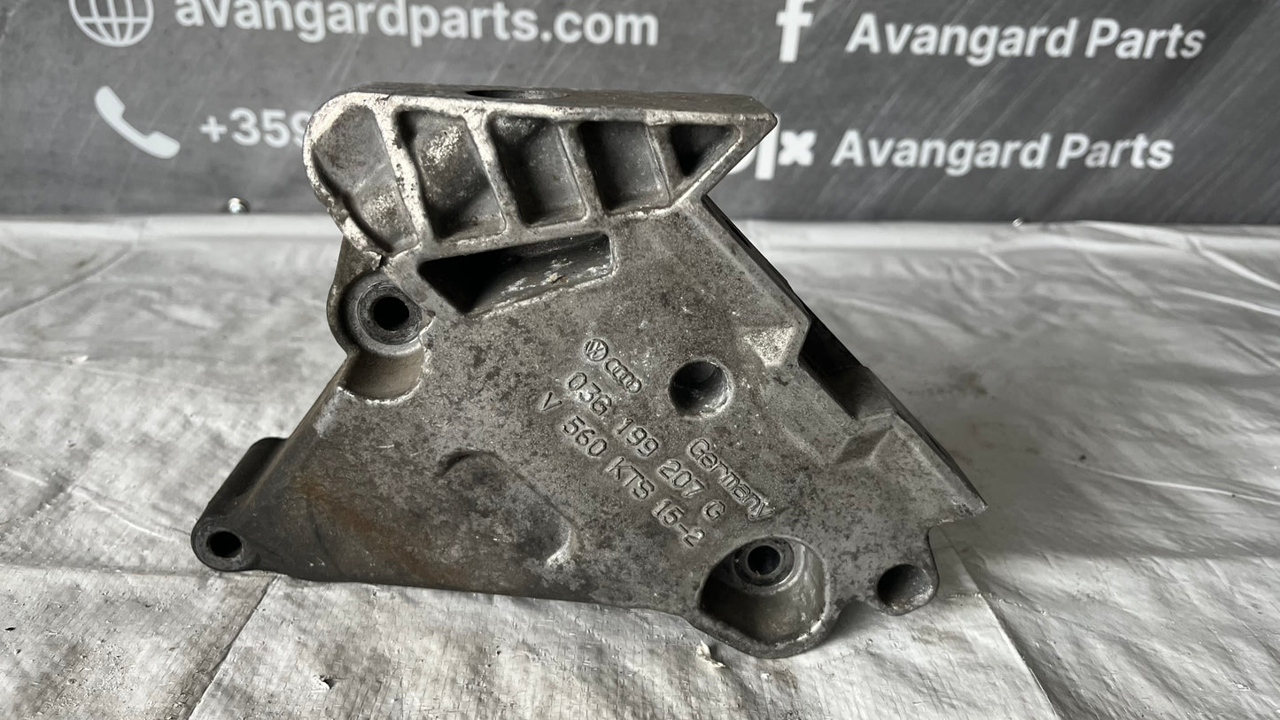 Лапа за двигател VW Golf 5