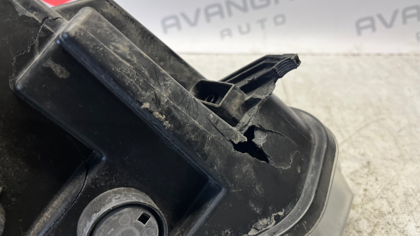 Volkswagen Amarok 17- ляв фар