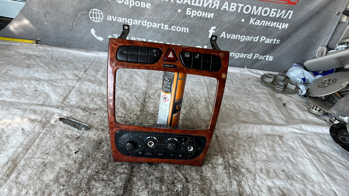 Mercedes C W203 среден панел
