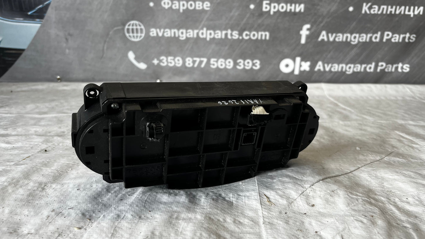 Toyota Yaris 2018- панел климатроник