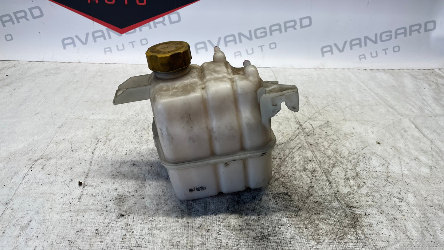 Chevrolet Captiva 06- казанче за антифриз