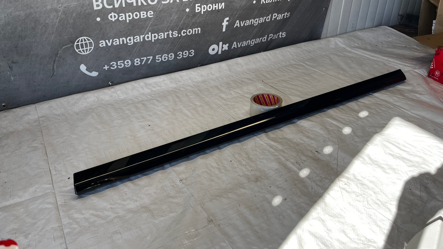 BMW X7 19- декоративна лайстна предна дясна врата