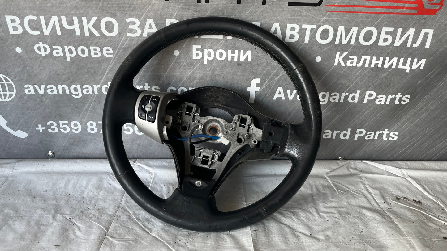 Волан Toyota Yaris 2 2006-2011