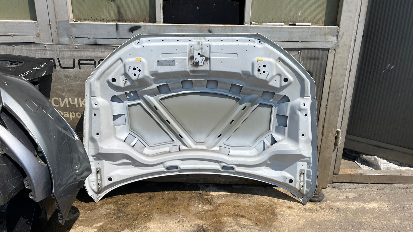 Преден капак Audi Q3 8U0